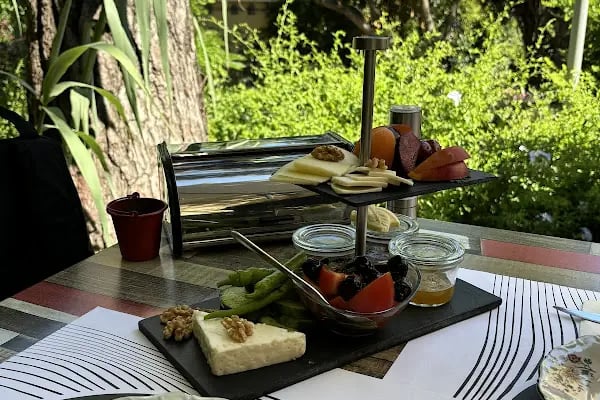 Bahçede Sinek Kafe - Resim 6