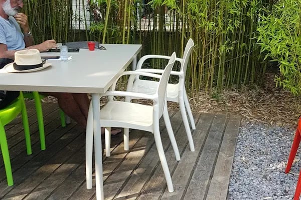 Bahçede Sinek Kafe - Resim 2