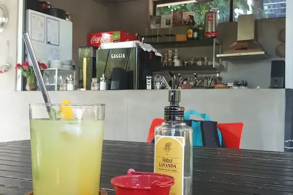 Bahçede Sinek Kafe - Resim 11
