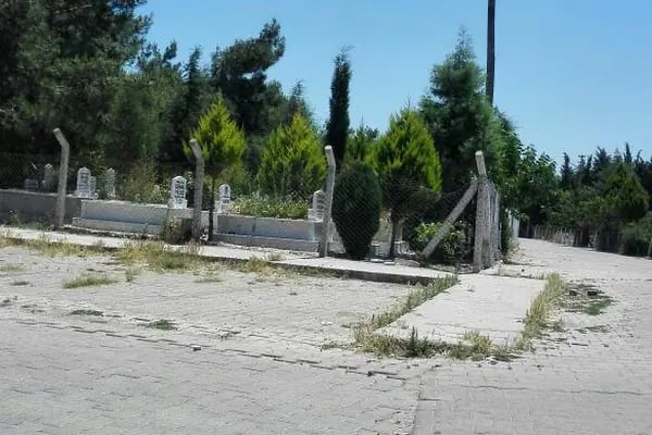 Sarnıç Mezarlığı - Resim 16