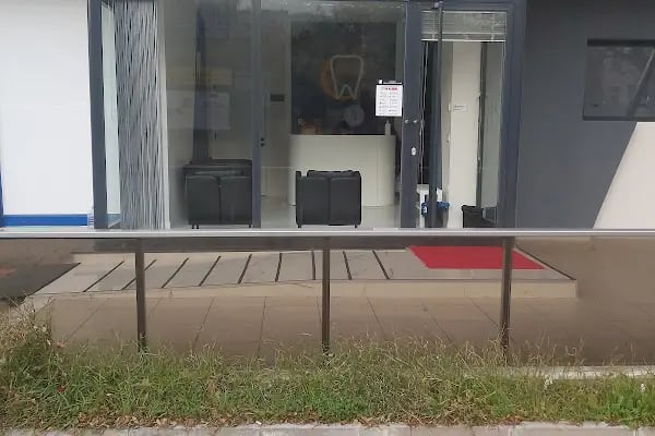Özel Lunadent Ağız ve Diş Sağlığı Polikliniği - Resim 2