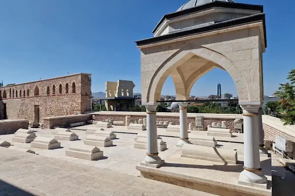 Selçuklu Sultanlarının Türbesi - Resim 4