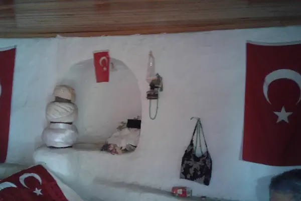 Bayraklı Dede Türbesi - Resim 11