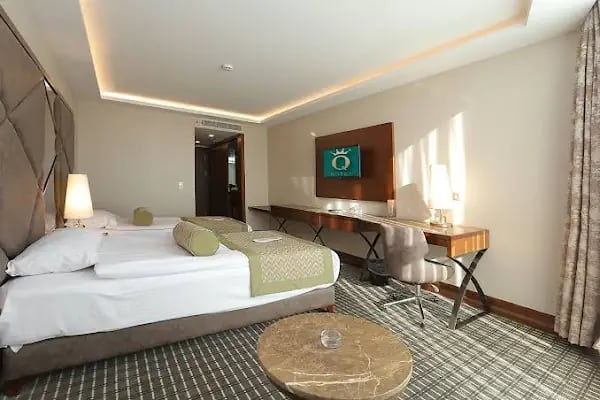 Q Hotel - Resim 2
