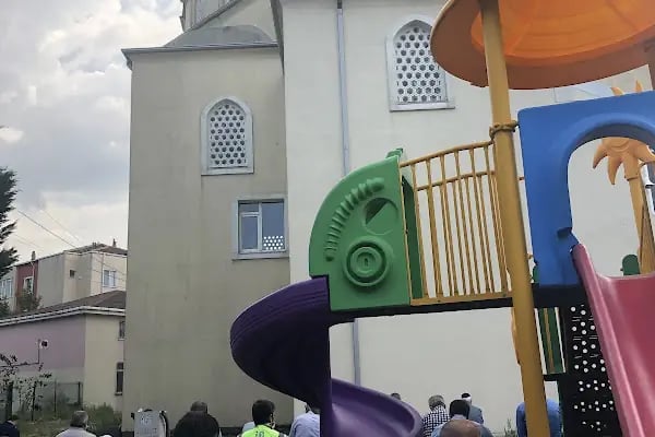 Germe Çeşme Merkez Cami - Resim 3