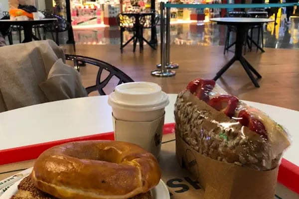 Cups & Clouds Coffee IGA Arrivals Floor - Resim 18