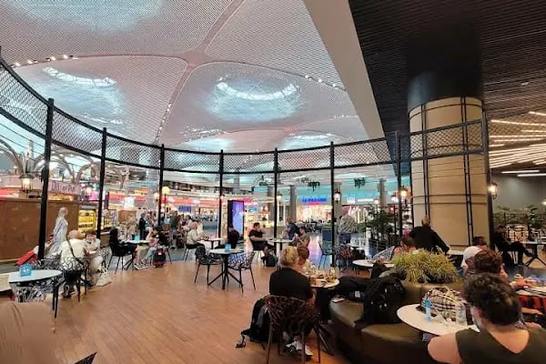 Cups & Clouds Coffee IGA Arrivals Floor - Resim 1