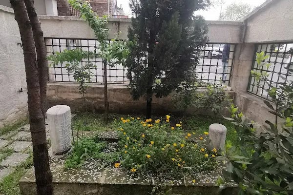 Ekmekçi Baba Türbesi - Resim 4