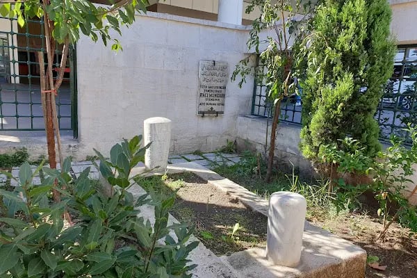 Ekmekçi Baba Türbesi - Resim 1