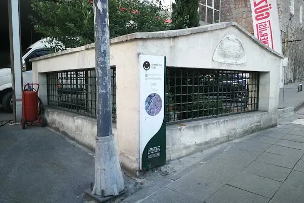 Ekmekçi Baba Türbesi - Resim 3
