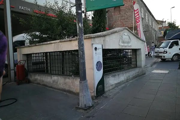 Ekmekçi Baba Türbesi - Resim 7