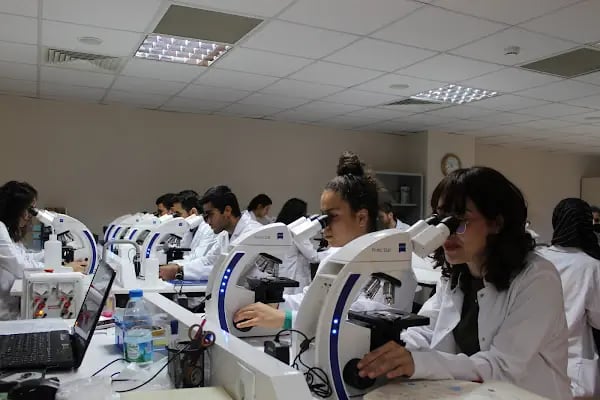 Yüksek İhtisas Üniversitesi - 100. Yıl Yerleşkesi (Tıp Fakültesi) - Resim 19