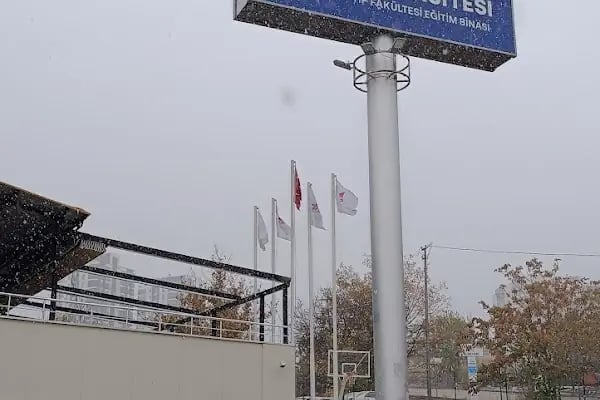 Yüksek İhtisas Üniversitesi - 100. Yıl Yerleşkesi (Tıp Fakültesi) - Resim 14