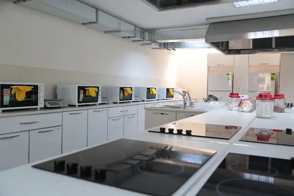 Yüksek İhtisas Üniversitesi - 100. Yıl Yerleşkesi (Tıp Fakültesi) - Resim 10