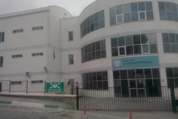 Ali Kütük Ortaokulu - Resim 1