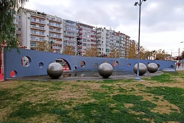 Mithatpaşa Parkı - Resim 11