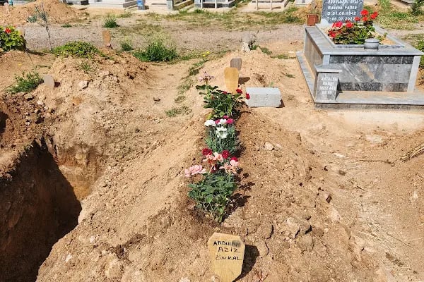 Yeniköy Mezarlığı - Resim 5