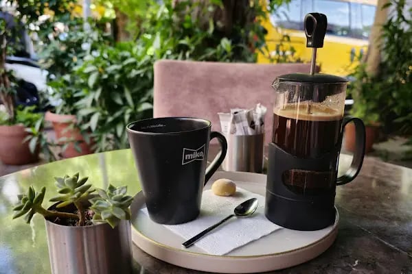 Maldives Lounge Bistro &amp; Cafe - Resim 7
