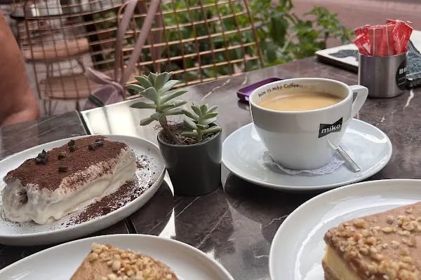 Maldives Lounge Bistro &amp; Cafe - Resim 6
