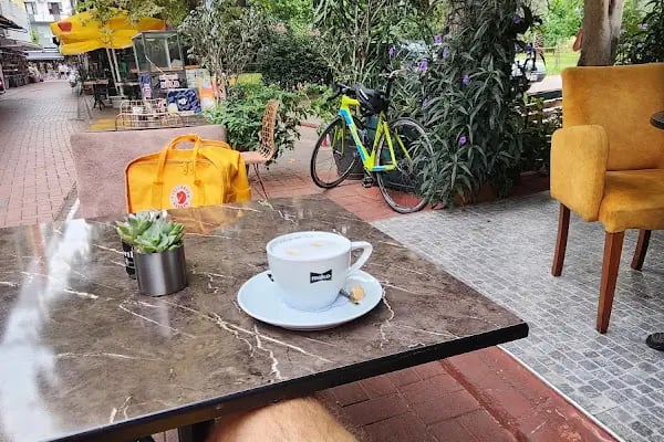 Maldives Lounge Bistro &amp; Cafe - Resim 16