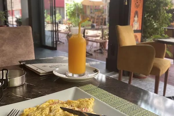Maldives Lounge Bistro &amp; Cafe - Resim 10