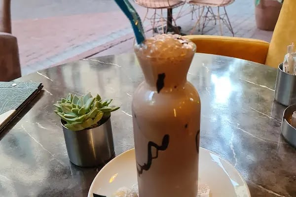 Maldives Lounge Bistro &amp; Cafe - Resim 3