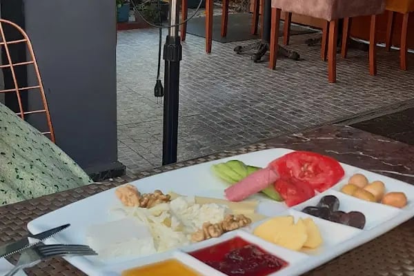 Maldives Lounge Bistro &amp; Cafe - Resim 9