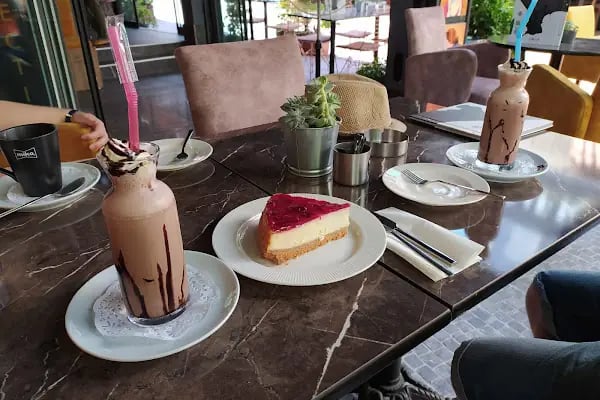 Maldives Lounge Bistro &amp; Cafe - Resim 15