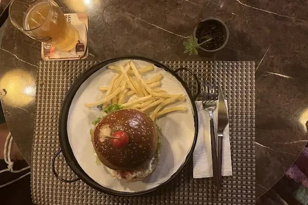 Maldives Lounge Bistro &amp; Cafe - Resim 8