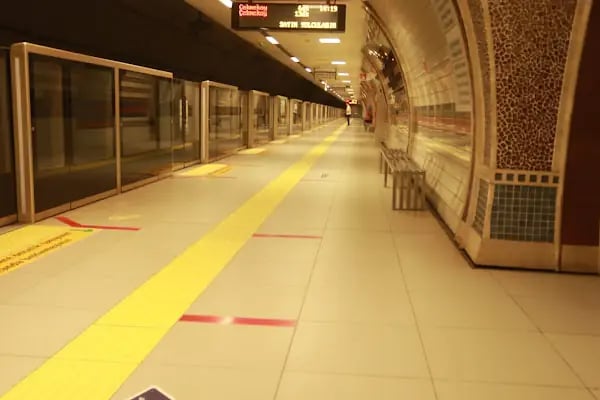 Çarşı Metro Durağı - Resim 3
