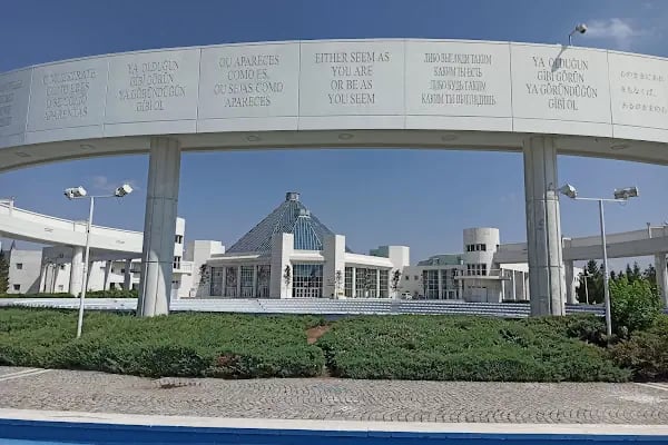 Mevlana Kültür Merkez Otoparkı - Resim 3