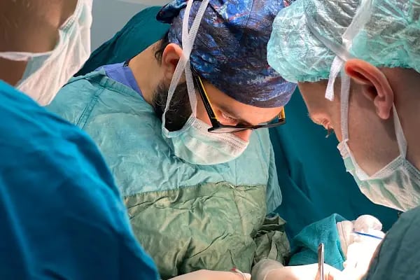 Doç Dr. Gökhan Temiz | Estetik Cerrahi Kliniği - Resim 2