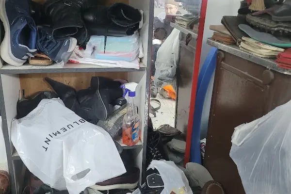Ayakkabı ve çanta tamircisi - Resim 1