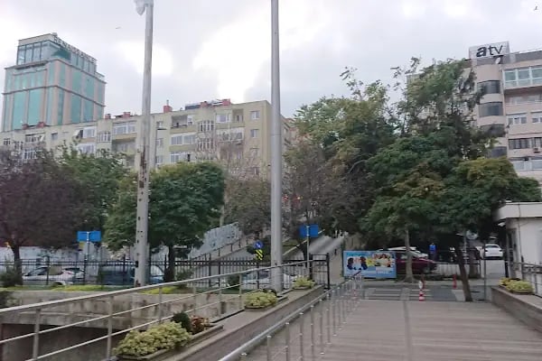 Yeditepe Üniversitesi Göz Merkezi - Resim 10