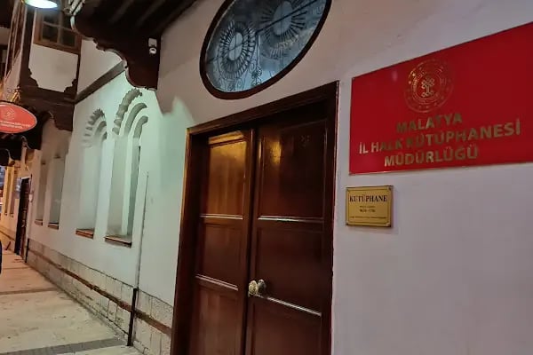 Malatya 100. Yıl İl Halk Kütüphanesi - Resim 13
