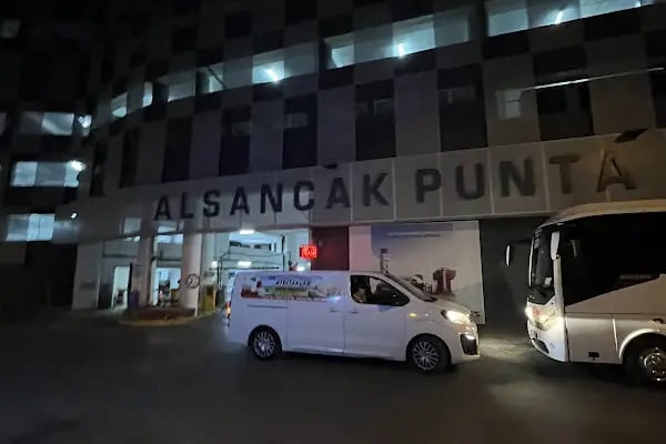Alsancak Punta Katlı Otoparkı - Resim 7