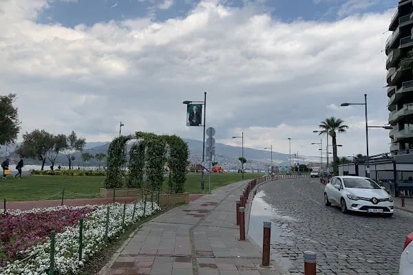 Alsancak Punta Katlı Otoparkı - Resim 1