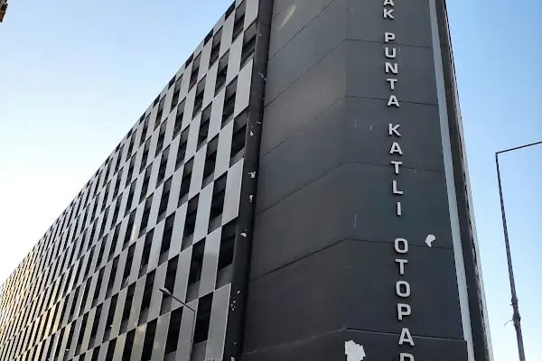 Alsancak Punta Katlı Otoparkı - Resim 2