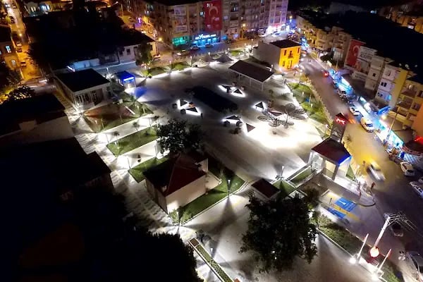 Buca Işılay Saygın Meydanı - Resim 9