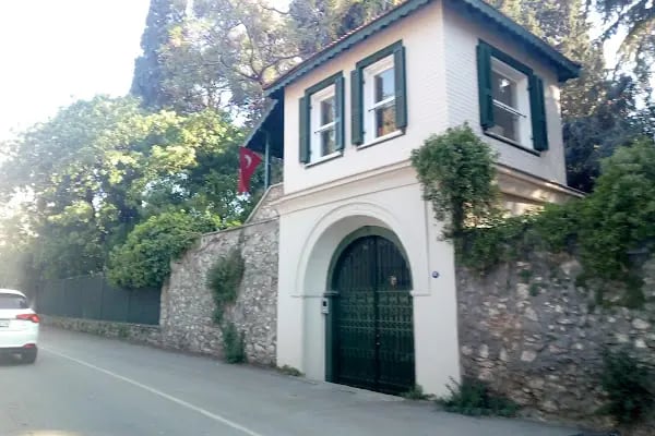 Buca Işılay Saygın Meydanı - Resim 4