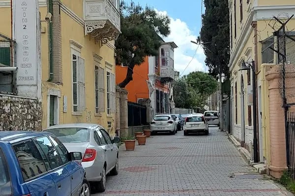 Buca Işılay Saygın Meydanı - Resim 15