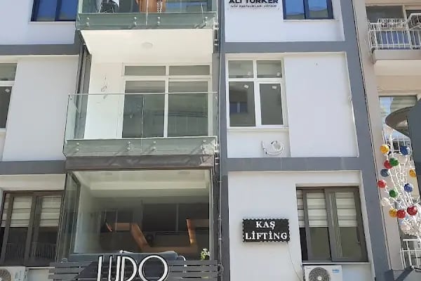 Ali Türker Göz Estetik ve Laser - Resim 19