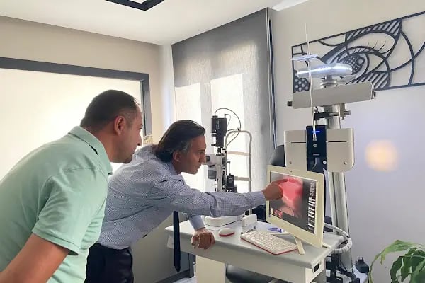 Ali Türker Göz Estetik ve Laser - Resim 3