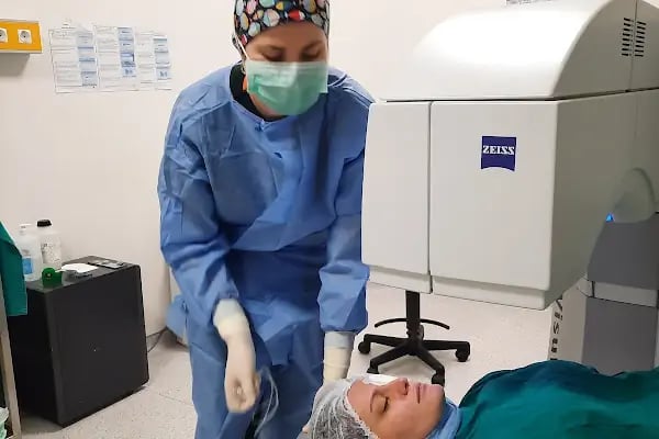 Ali Türker Göz Estetik ve Laser - Resim 18