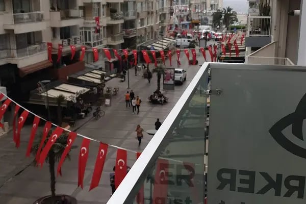 Ali Türker Göz Estetik ve Laser - Resim 17