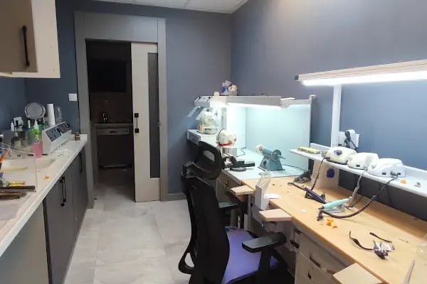 Saydam Protez Göz Sanat Merkezi %98 Uyum - Resim 11