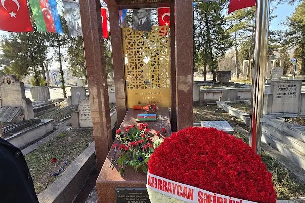 MEMMED EMIN RESULZADE MEZARI - Resim 13