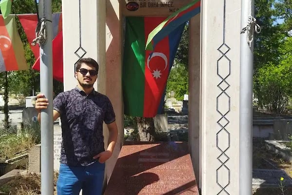 MEMMED EMIN RESULZADE MEZARI - Resim 7
