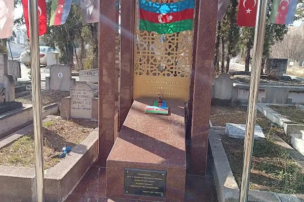 MEMMED EMIN RESULZADE MEZARI - Resim 18