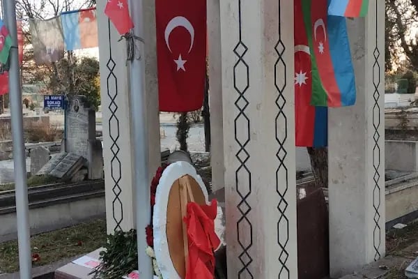 MEMMED EMIN RESULZADE MEZARI - Resim 12